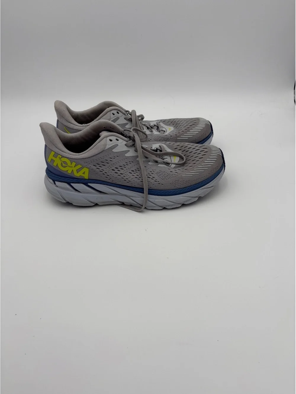 Hoka Clifton 7 $180 Woman’s 9 One One Gray Running Shoes with Yellow Logo